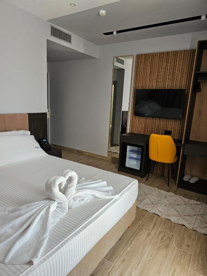 Kaan Hotel Radhimë Exterior foto